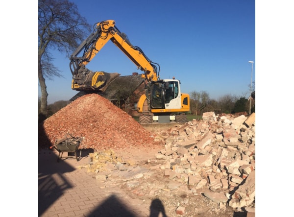 Cupa de concasare constructii MB Crusher MB-L200 S2 -- incarcator frontal 7 -11 t. de vanzare